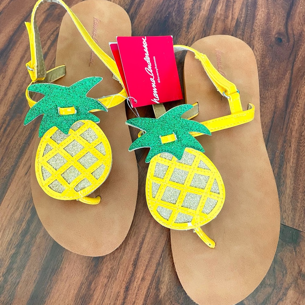 🍍Kids Pineapple Flip Flops!🍍